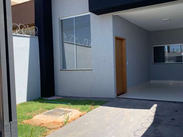 Oferta! Linda casa 3 suites, alto padrão de acabamento, no Res. Dom Rafaela Entrada de apenas 8 mil