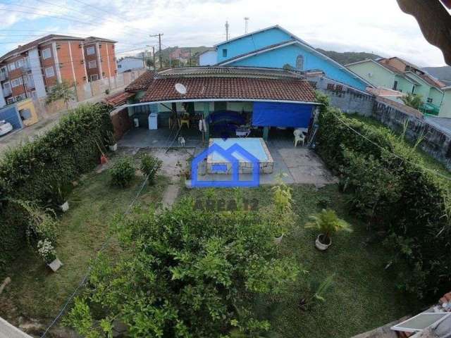 Casa à venda no bairro Martim de Sá - 2 dormitórios, sendo 1 suíte, sala, cozinha, 2 vagas na garag