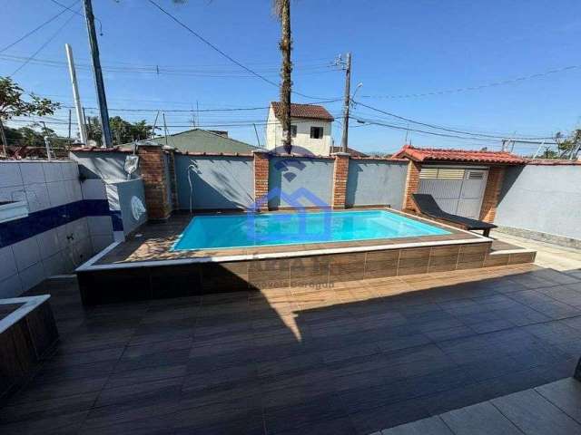 Casa com piscina, churrasqueira, fogão a lenha e 03 dormitórios sendo 01 suíte à venda no bairro do