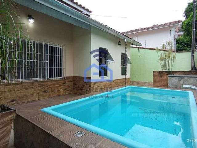 Casa à Venda com 03 dormitórios a apenas uma quadra da praia do Indaiá em Caraguatatuba, SP com 100