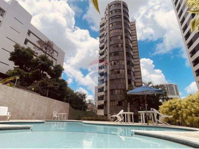 Vendo apartamento Edf. Natália , 324 m2, 04 quartos, 03 suítes, 03 vagas, piscina.