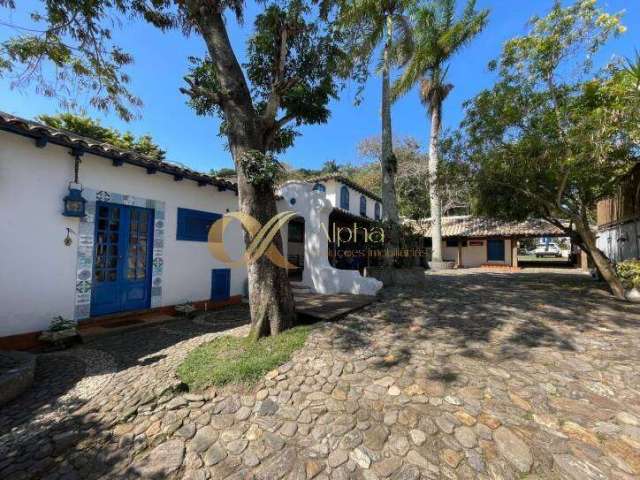 Casa perfil Buziano de 5 suítes a venda na Praia dos Ossos - Armação dos Búzios - RJ.