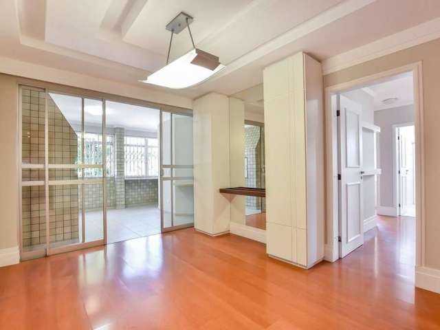 Apartamento com 3 quartos para alugar na Avenida dos Estados, 721, Água Verde, Curitiba, 180 m2 por R$ 4.000