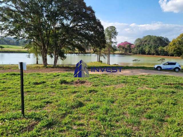 Vendo lote com vista livre para o lago em condomínio de altíssimo padrão.