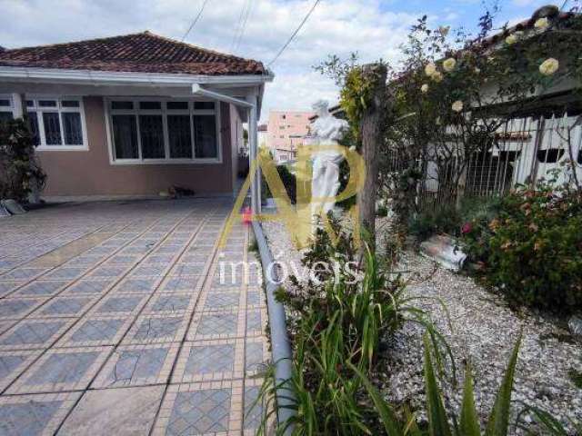 Casa ampla à venda e com espaço independente no Estreito/ Florianópolis