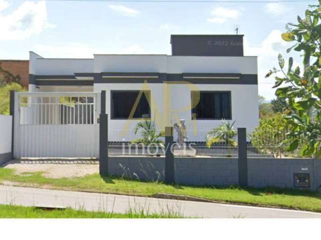 Casa à venda com 3 dormitórios (1 suíte) e churrasqueira em Biguaçu - 417m²