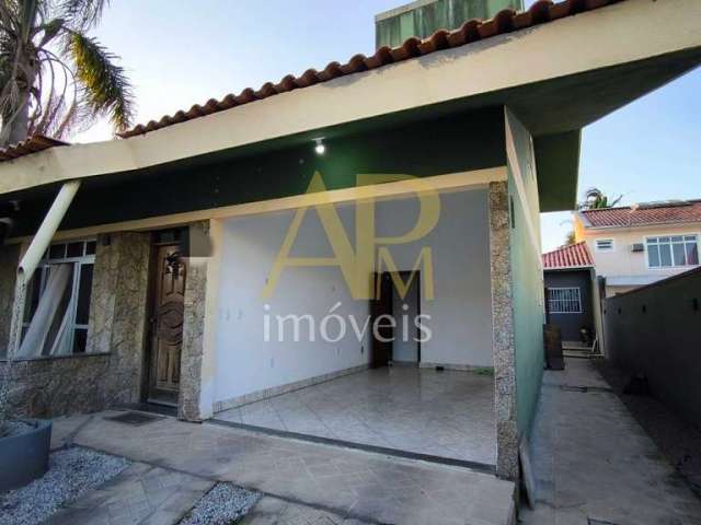 Casa à venda: 3 dormitórios, lareira e piscina na Praia João Rosa/ Biguaçu