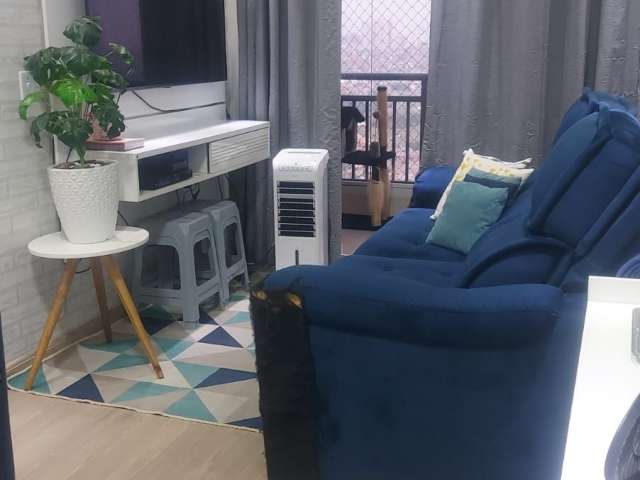 Apartamento com sacada, 2 quartos, andar alto, vista livre.