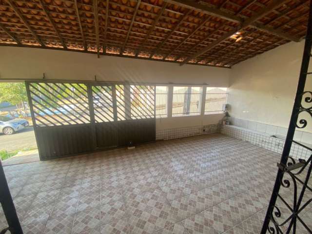 Linda casa com excelente  localização