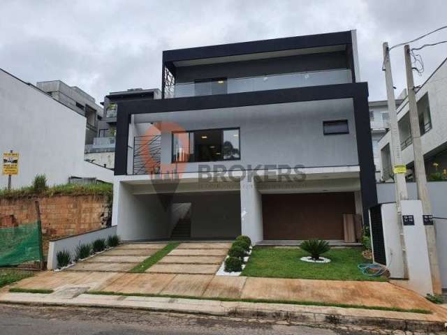 Casa de Luxo em Condomínio: 3 quartos, 3 suítes, 3 salas, 3 banheiros, 4 vagas de garagem, 250m² em Mogi Moderno, Mogi das Cruzes-SP.