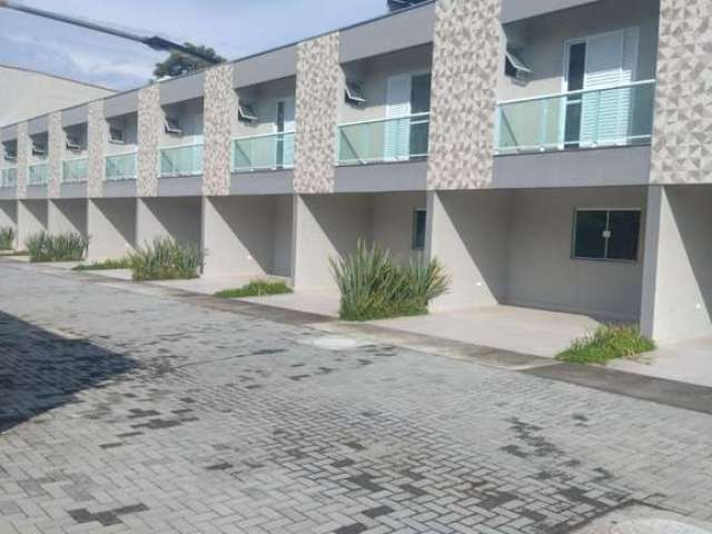 Lindo sobrado em condominio com 3 quartos sendo 1 suite 2 vagas localização privilegiada mogi das cruzes