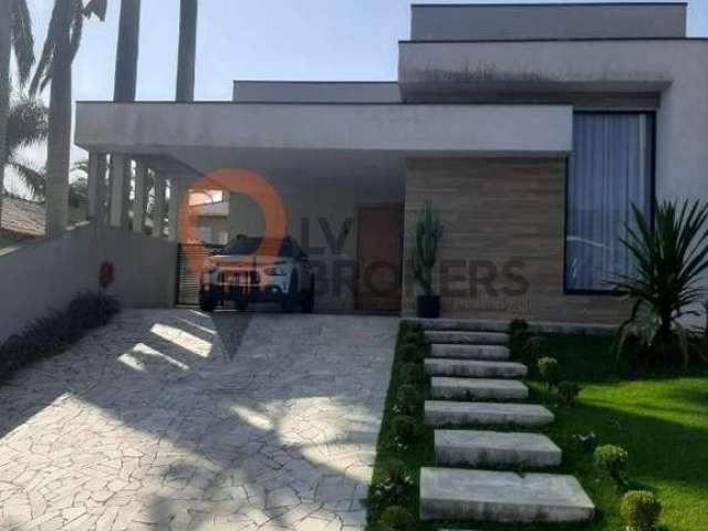 Casa de luxo em condomínio em Mogi das Cruzes-SP, bairro Aruã: 3 quartos, 2 suítes, 3 salas, 4 banheiros, 4 vagas de garagem, 220m².