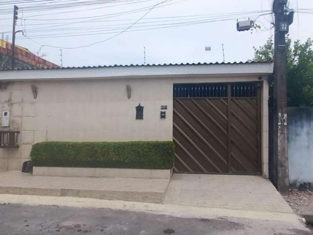 Linda casa bem localizada