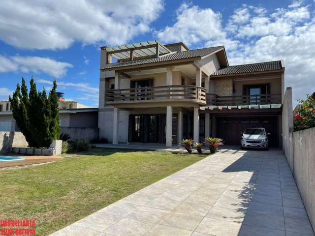 Casa de Alto Padrão - Seu Refúgio de Luxo para Todas as Estações em Tramandaí