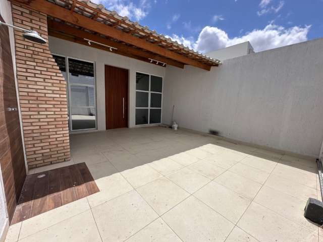 Casa disponível para locação no bairro mauricio de Nassau,próximo ao colégio GGE