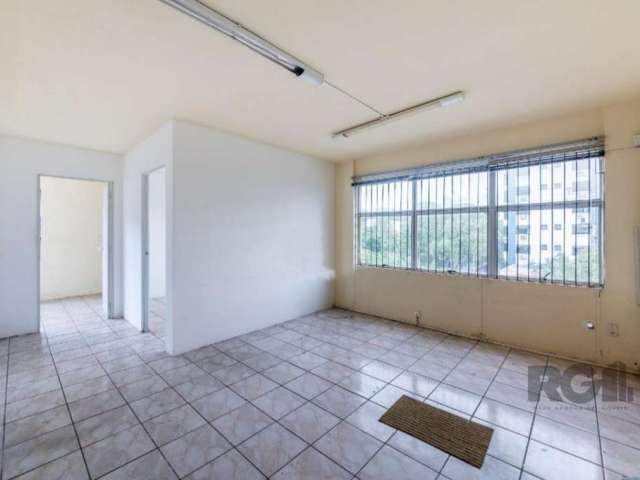 Sala comercial para alugar na Eudoro Berlink, 675, 1026, Auxiliadora, Porto Alegre por R$ 1.500