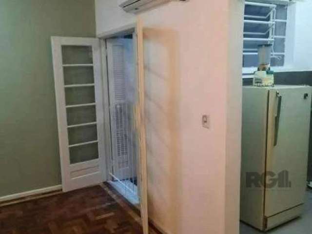 Apartamento com 1 quarto à venda na Rua Duque de Caxias, 1525, Centro Histórico, Porto Alegre por R$ 140.000