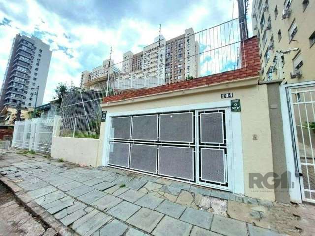 Casa com 3 quartos à venda na Rua Luiz Cosme, 104, Passo da Areia, Porto Alegre por R$ 815.000