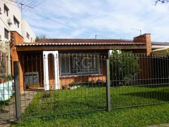 Casa com 3 quartos para alugar na Avenida Pereira Passos, 929, Vila Assunção, Porto Alegre por R$ 7.000