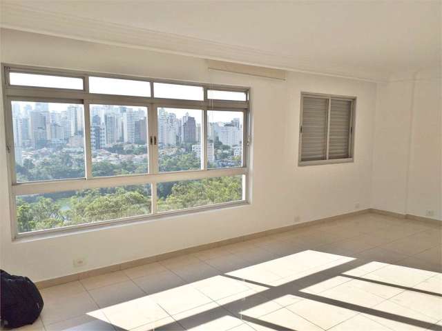 Apartamento com 3 quartos à venda em Aclimação - SP