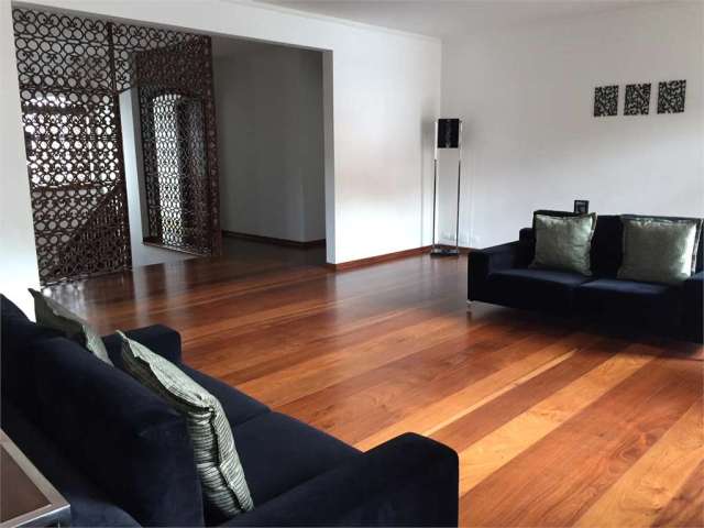 Casa a venda com 600m², 4 quartos e 4 vagas