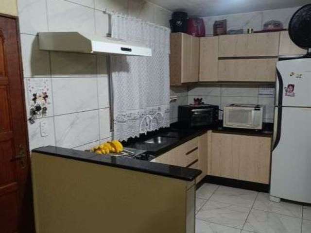 Casa com 4 Quartos e 3 banheiros à Venda, 220 m² por R$ 650.000 com duas moradias.