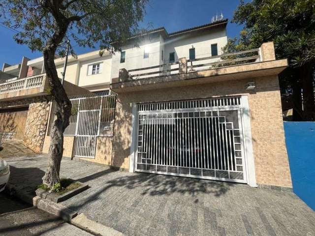 Casa linda com 2 suites, ótimo espaço externo com churrasqueira