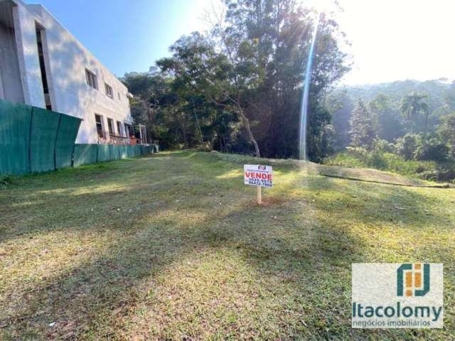 Lote plano com fundo para a mata no Residencial Alphasitio