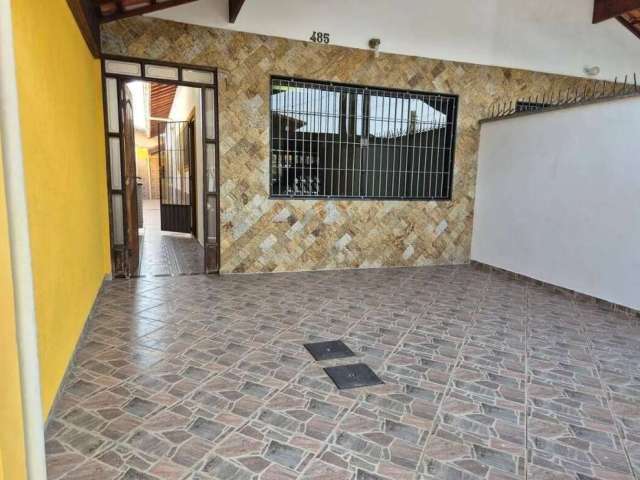 Casa geminada de 2 dormitórios  no Jardim Imperador.