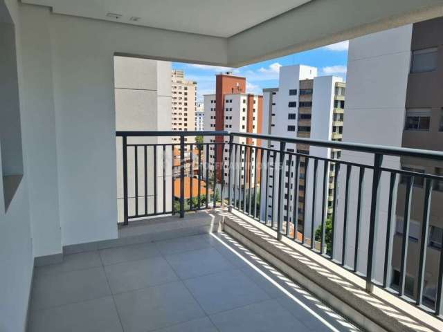 Apartemento novo com sacada