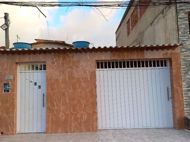 Alugo casa toda reformada em candeias,  2 quartos , 2 vagas de garagem.