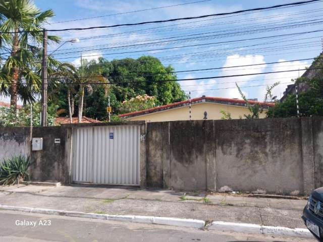 *Vendo Casa Piedade* Rua Copacabana,n° 105 Piedade 185 m2 construída  3 quartos sendo 1 suíte  Sala para 2 ambientes Cozinha e área de serviço, garagem para 4 carros 3 fora 1 na garagem.   Área Gourme