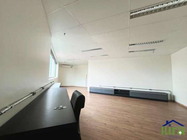 Sala Para Locacao de 59m² Com Ar Condicionado e 1 Vaga de Garagem No Condominio Gama Offices No 18 Do Forte Em Alphaville/sp