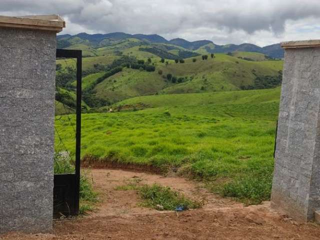 Linda área com Vista Montanhas - Jambeiro SP