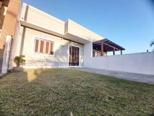 Casa 02 Dormitórios c/ Piscina