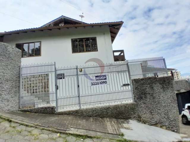 Casa com 2 quartos para alugar na Emilio Ferdinando Schroeder, 206, Agronômica, Florianópolis por R$ 4.500