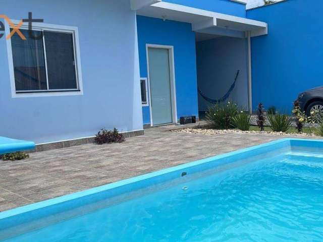 Linda casa com piscina e área de festa