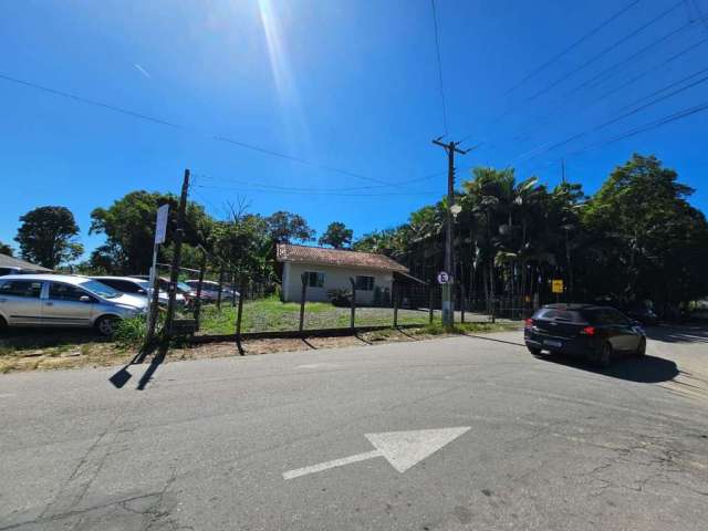 Terreno com Casa com ótima localizado