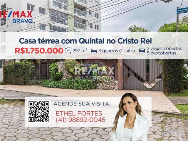 Casa térrea com quintal  no Cristo Rei com 297 m2, 3 quartos