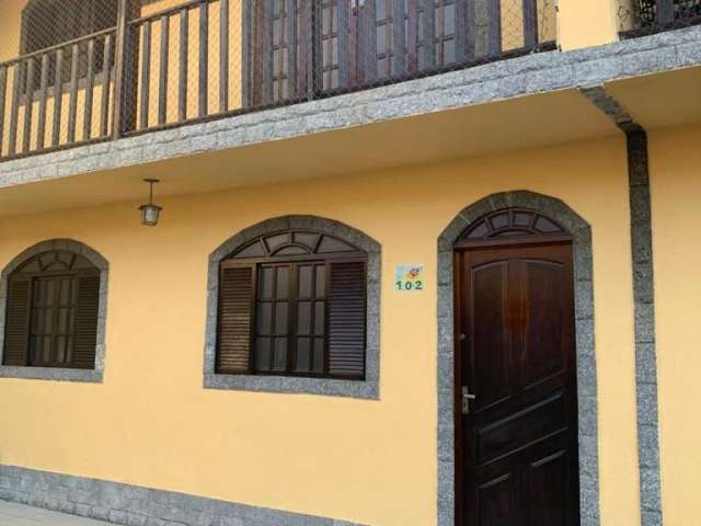 Linda casa na Rua das Camélias - Vila Valqueire - RJ