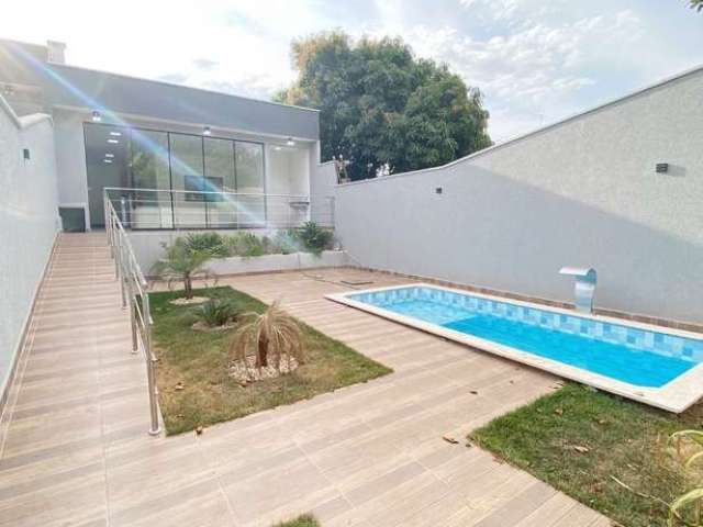 Casa com 3 Quartos e 4 banheiros à Venda, 337 m² - c/ piscina - Senador Canedo