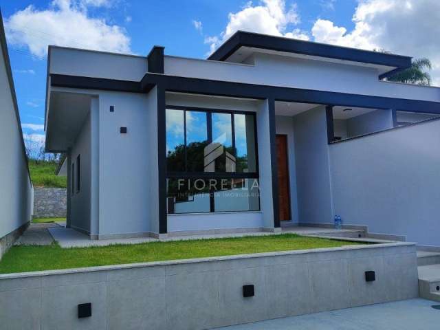 Linda casa de 03 dormitórios com terreno de 336m² em São José - SC