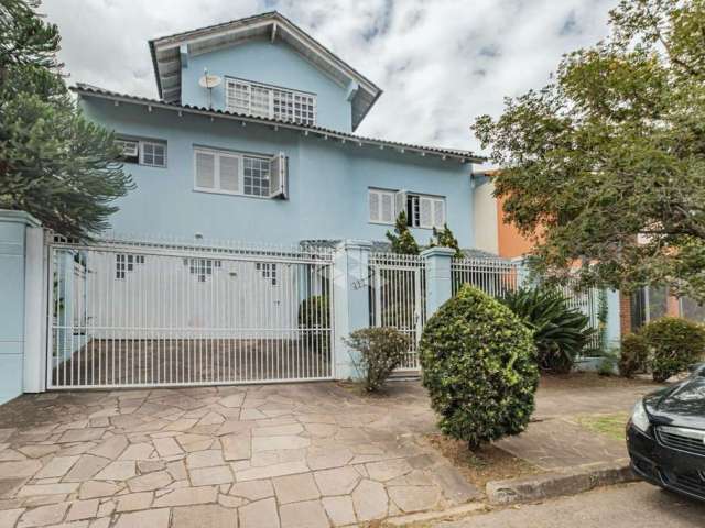 Casa 4 dormitórios com piscina a venda no bairro Planalto