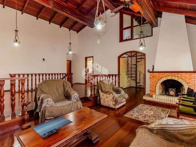 Casa sobrado, 4 quartos, 1 suíte master, 3 vagas cobertas, lareira  284m2  Vila Ipiranga