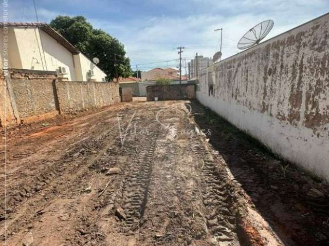 Vende-se excelente terreno no centro de Birigui, situado na Rua Nilo Peçanha, próximo à Padre Geraldo.