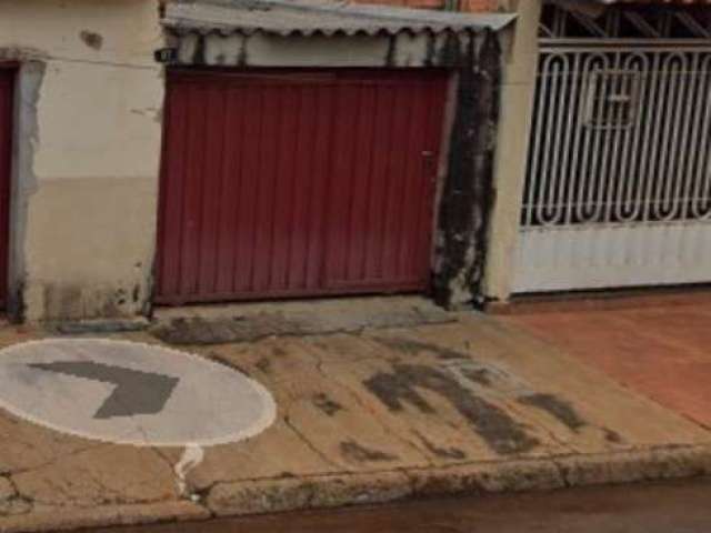 Imperdível oportunidade: Casa à venda em Birigui-SP, bairro João Crevelaro, com 2 quartos, 1 sala, 1 banheiro, 2 vagas de garagem!