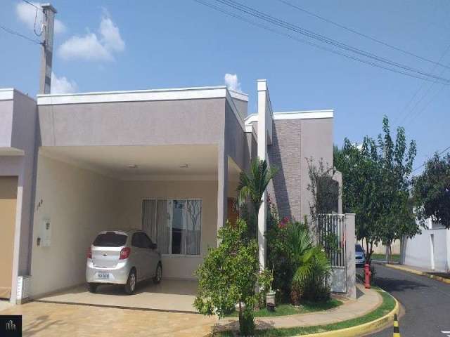 Casa de Luxo em Condomínio: 3 quartos, 3 suítes, 2 salas, 4 banheiros, 2 vagas, 180m² em Birigüi-SP no Residencial Veneza.