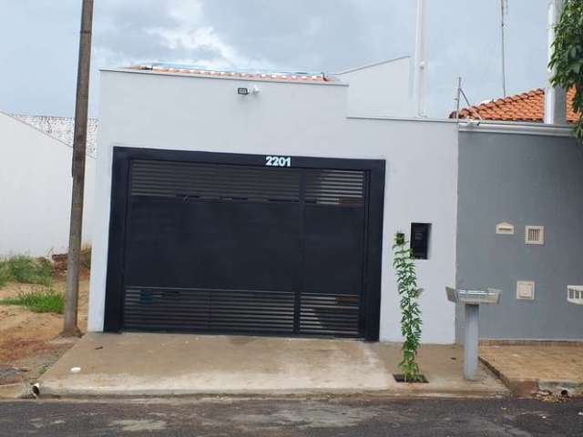 Imperdível! Casa à venda em Birigui-SP, no Jardim Novo Stabile, 3 quartos, 1 suíte, 1 sala, 2 banheiros, 1 vaga, 100m².