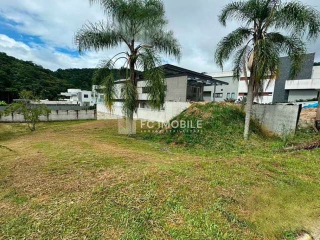 Terreno com 626,11 m² privativo, à venda no condomínio Haras Rio do Ouro em Balneário Camboriú