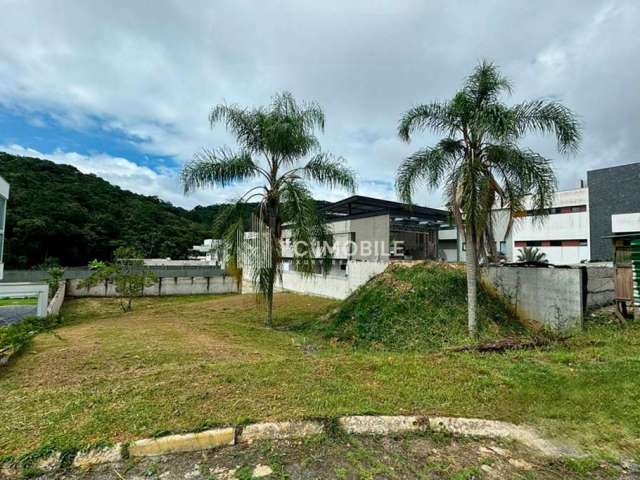 Terreno com 626,11 m² privativo, à venda no condomínio Haras Rio do Ouro em Balneário Camboriú